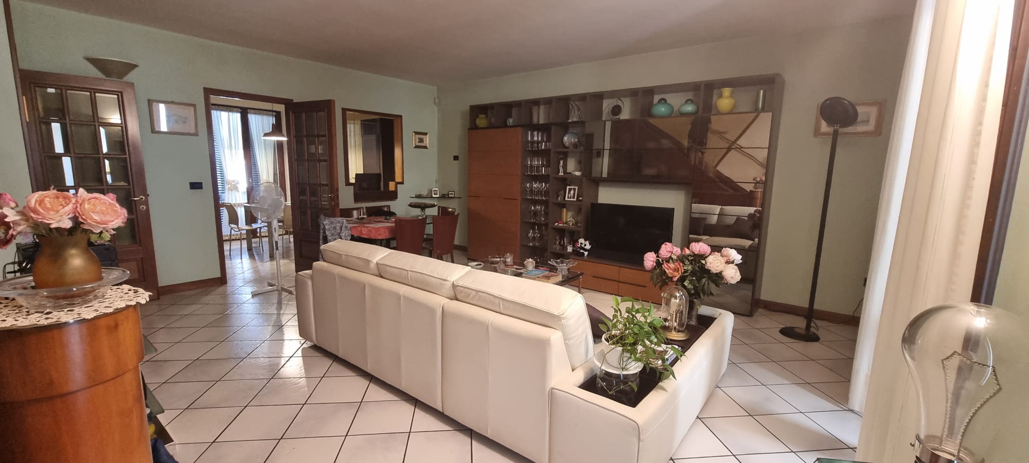 VILLETTA A SCHIERA CENTRALE CON RESEDE, GARAGE E TAVERNA