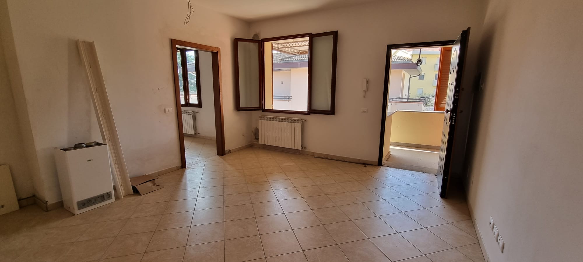 APPARTAMENTO RISTRUTTURATO CON 2 CAMERE E 2 BAGNI