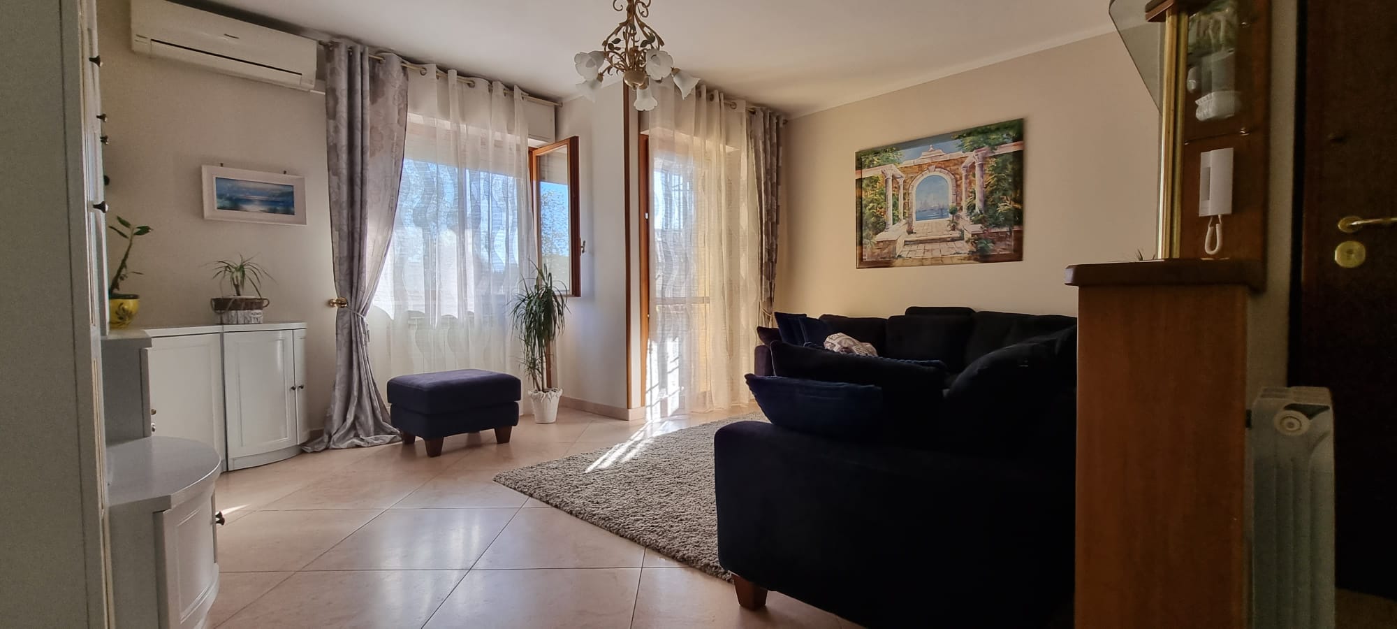 APPARTAMENTO COMPLETAMENTE RISTRUTTURATO CON TRE CAMERE E DUE BAGNI